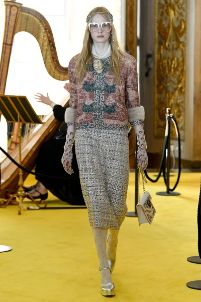 Look 97